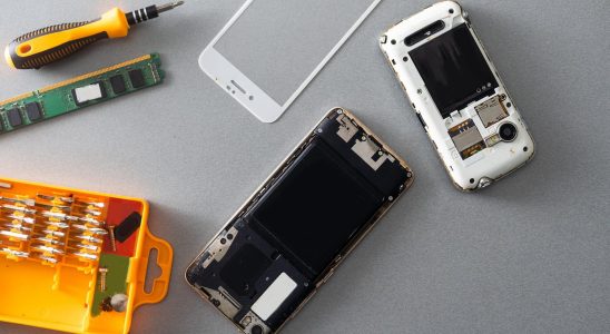 EU wants removable batteries in smartphones and PCs