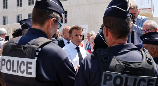 Emmanuel Macron and the police the zigzags of a president