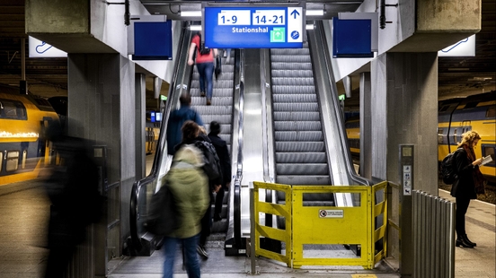 Escalators and elevators often broken down at Utrecht stations travelers