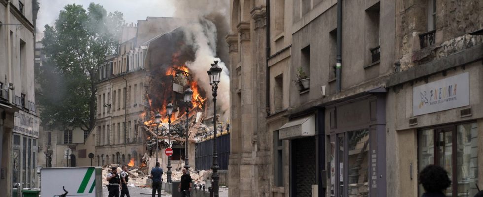 Fire in Paris at least four seriously injured in the