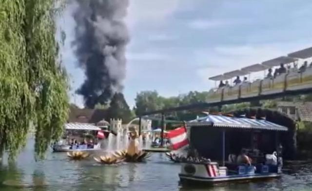 Fire panic in Germanys largest theme park 25000 people were