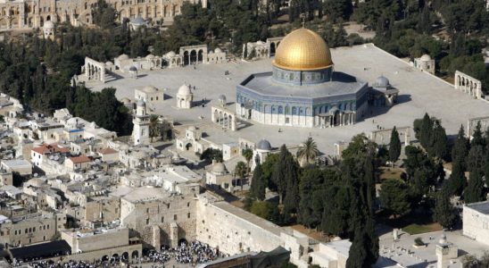 Halftone atmosphere in Jerusalem for Eid el Adha