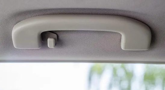 Hardly anyone knows the hidden function of grab handles in