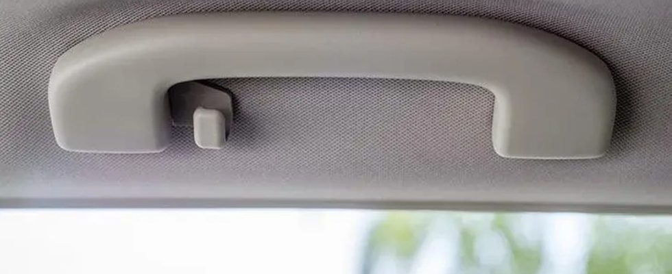 Hardly anyone knows the hidden function of grab handles in