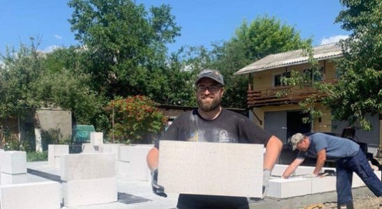 Joel from Utrecht helps as a volunteer in the Ukrainian