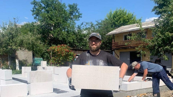 Joel from Utrecht helps as a volunteer in the Ukrainian