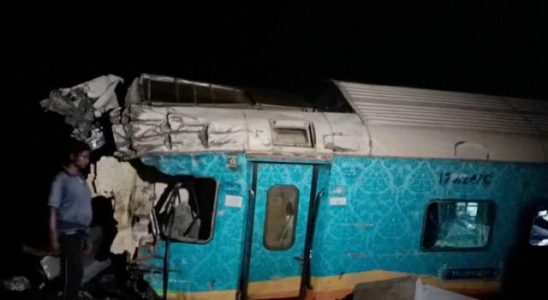 Last minute Disastrous train accident in India Dozens of people