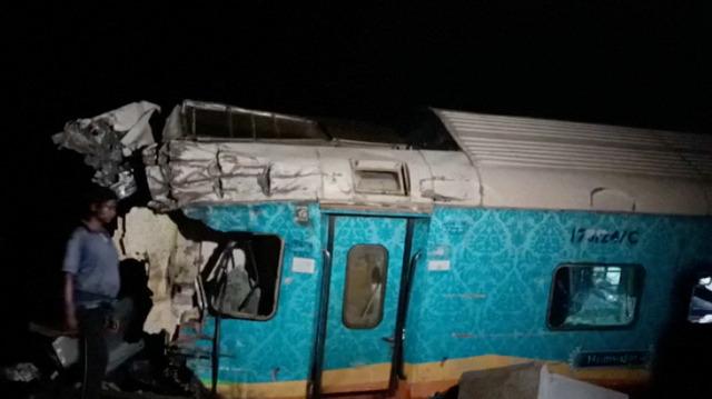 Last minute Disastrous train accident in India Dozens of people