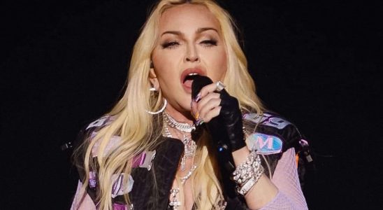 Madonna hospitalized what is the singer suffering from