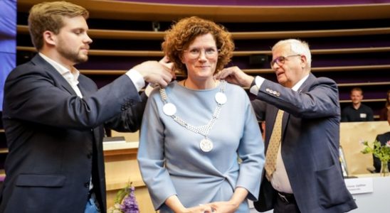 Marijke van Beukering officially mayor of Nieuwegein My hands are