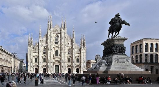 Milans Duomo square awaits several thousand people for Berlusconis funeral