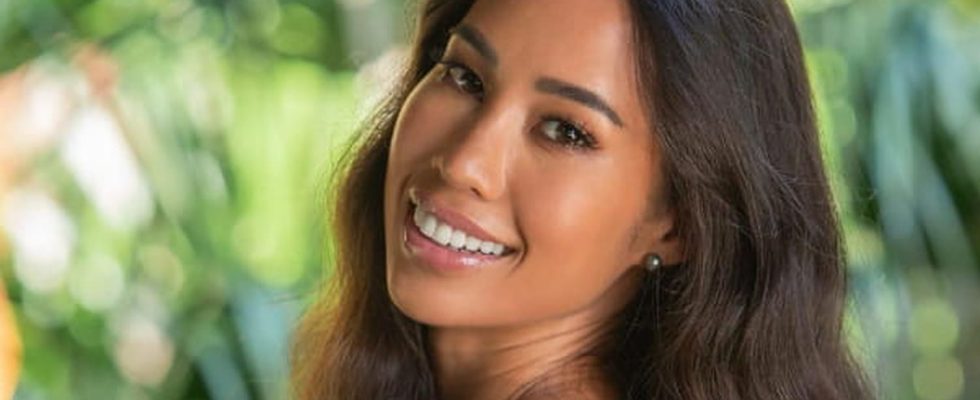 Miss Tahiti discover the portrait of Ravahere Silloux first elected