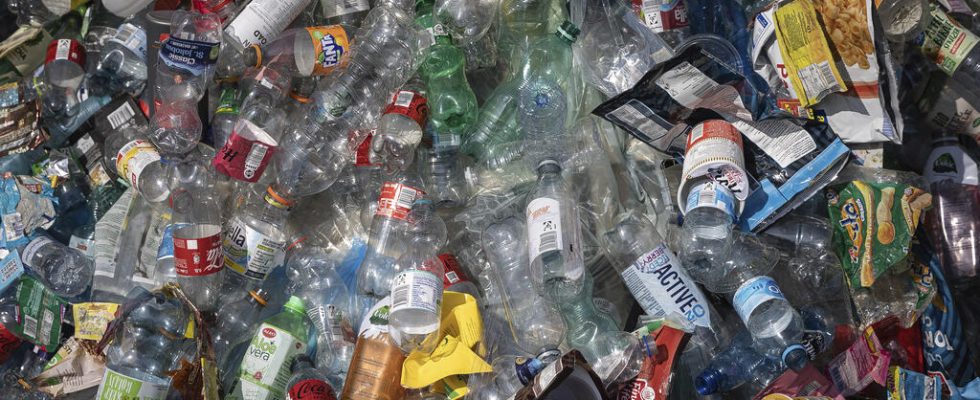 Negotiations on plastic pollution France regrets the manoeuvres but wants