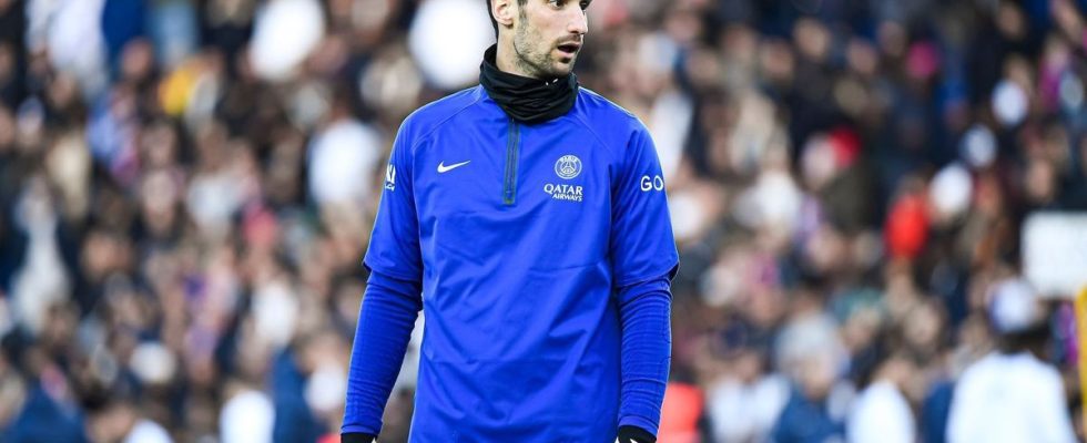 PSG goalkeeper Sergio Rico still in serious condition after falling