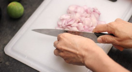 Plastic cutting boards can release microparticles