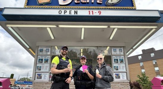 Police will reward good deeds with ice cream coupons