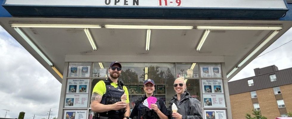 Police will reward good deeds with ice cream coupons