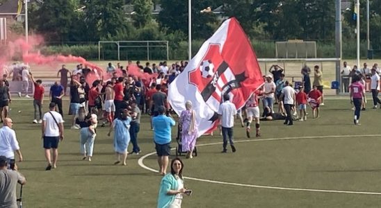 Promotion SV Nieuw Utrecht after penalty shootout Jonathan drops to