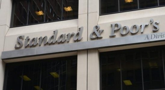 Rating agency Standard Poors maintains Frances rating at AA