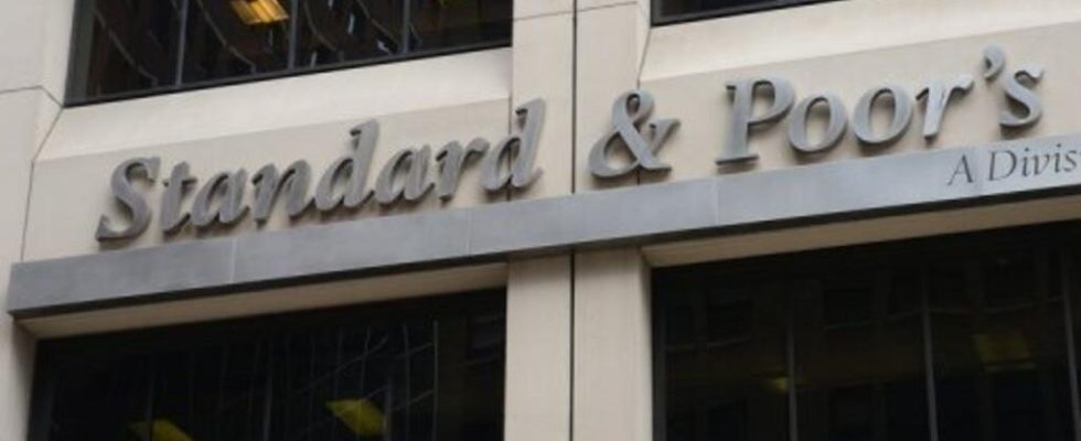 Rating agency Standard Poors maintains Frances rating at AA