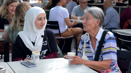 Refugee Safa 19 makes bakkies of coffee with Utrechters Only