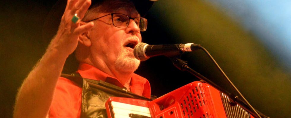 Roger Mason Cajun music with bluegrass sauce