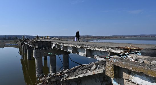 Russia accuses kyiv of damaging a bridge between annexed Crimea