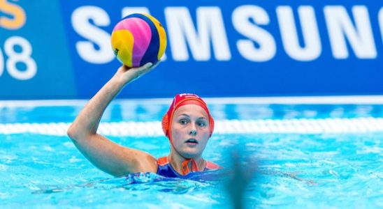 Sarah Buis with Orange to World Cup Finals