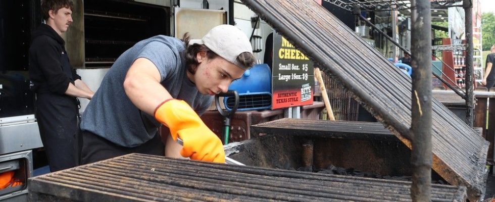 Sarnia Ribfest fires up after soggy night in Centennial Park