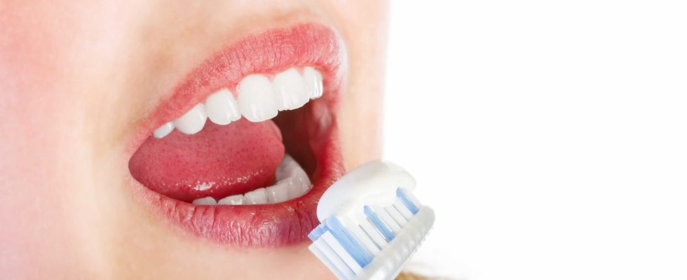 Should you brush your teeth or not after coffee The