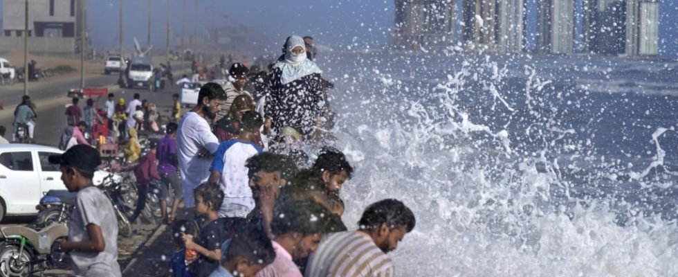 The southern coast of Pakistan is preparing for the arrival