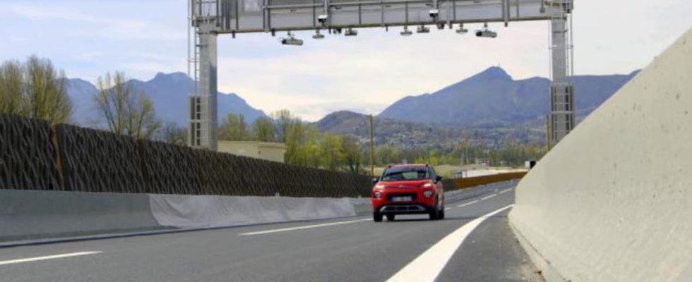 This bridge with cameras is spreading across French motorways and