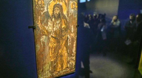 Ukraine tries to protect its works of art from looting