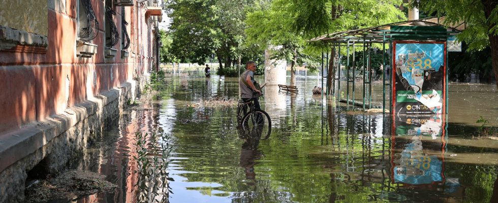 War in Ukraine evacuations continue after partial destruction of a