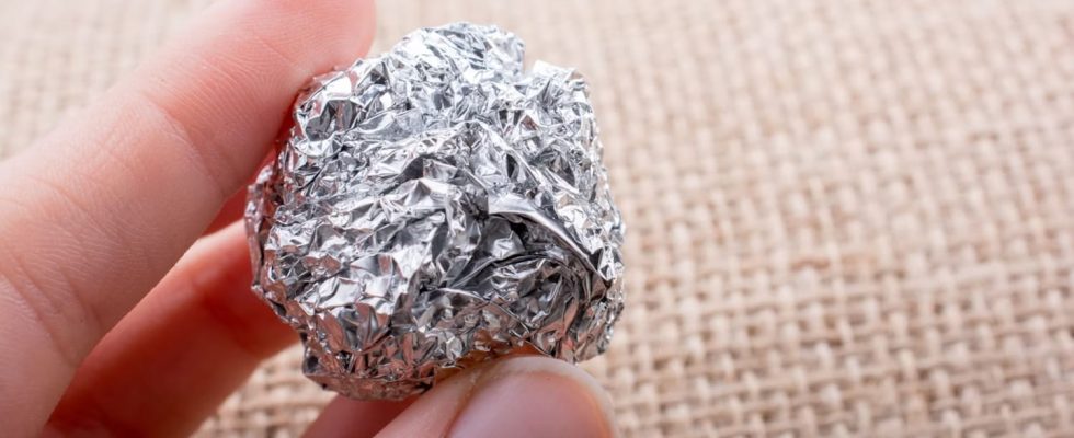 Why You Should Put Aluminum Foil In Your Dishwasher