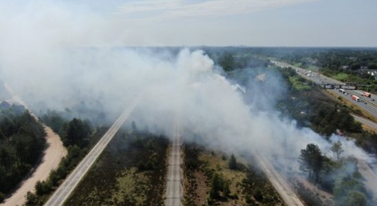 Wildfire on the Leusderheide one carriageway A28 closed