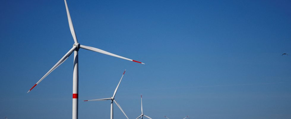 Wind turbines is the objective set by Emmanuel Macron realistic