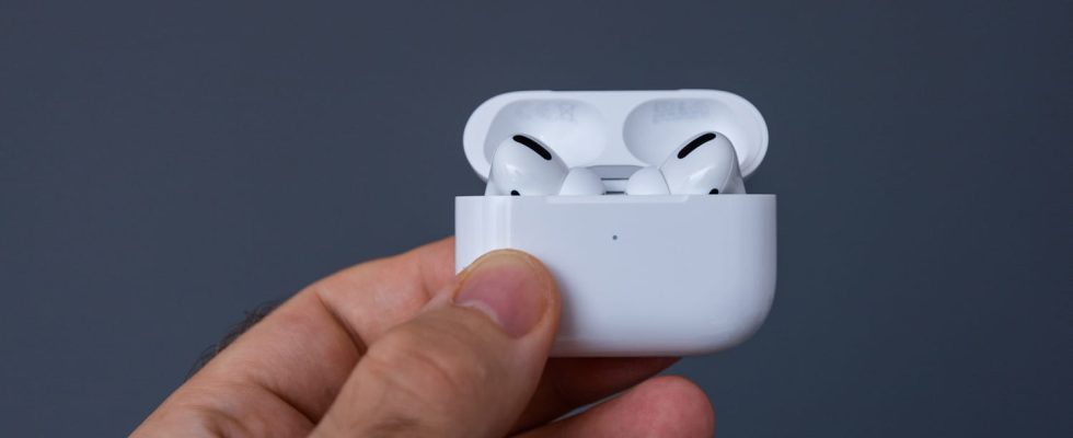 You Are Surely Unaware of This Hidden AirPods Feature When