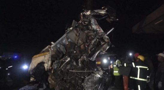 a road accident kills at least 48 in the West