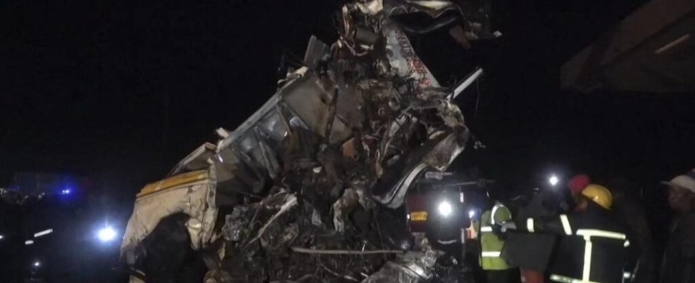 a road accident kills at least 48 in the West