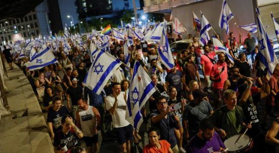 1690672215 Protests in Israel continue Hundreds of thousands of people took