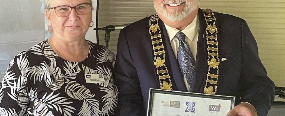 Brant mayor receives Erland Lee Award