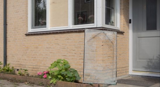 Brick through the window of the Baarn house where fireworks