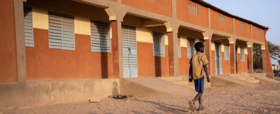 Burkina more than 6000 schools are now closed due to