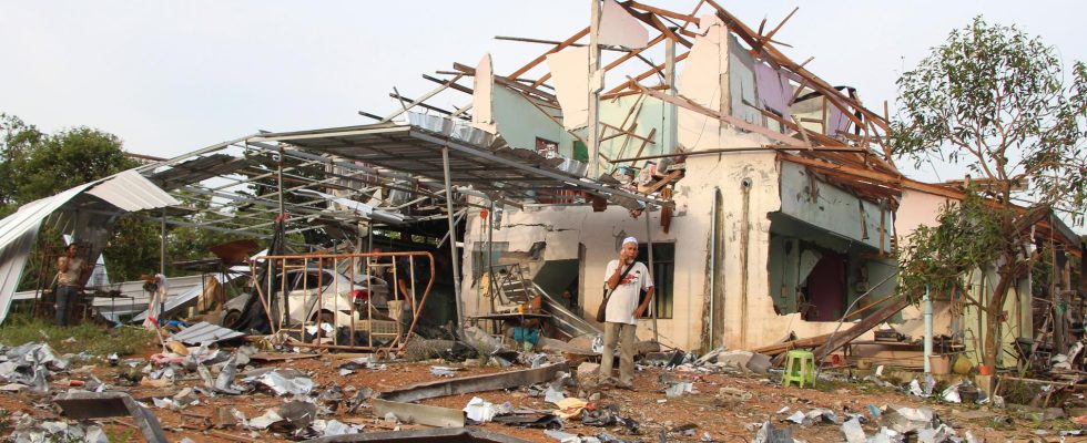 Deadly explosion in fireworks warehouse in Thailand