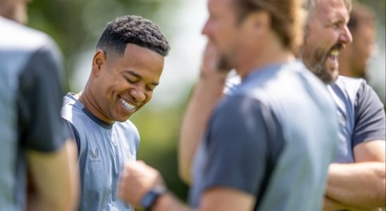 Emanuelson exchanges FC Utrecht for Jong Ajax