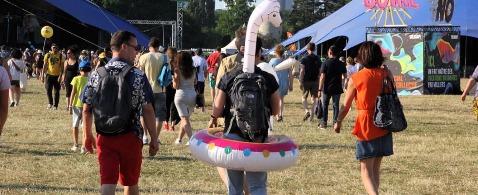 Festival goers tips for finding friends