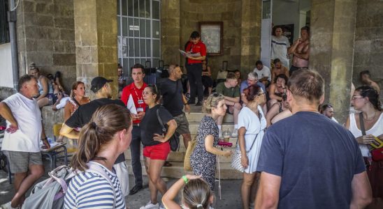 Fires in Greece on the island of Rhodes a school