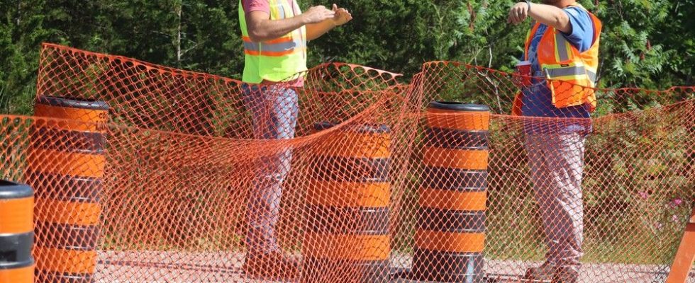 Golf cart sized sinkhole knocks out stretch of busy Lambton road