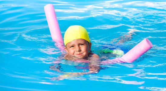 How to teach your child to swim at what age